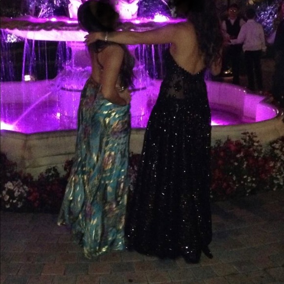 Tony Bowls Evening Gown. Stunning sequence dress. - Picture 2 of 7